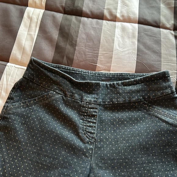 Women’s Denim Capri - Picture 2 of 4